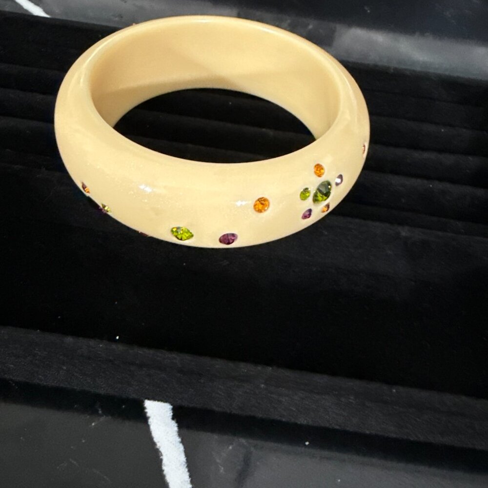 Vintage Unsigned Weiss Lucite Bangle Bracelet with Purple, Amber & Green Crystal - Picture 3 of 4